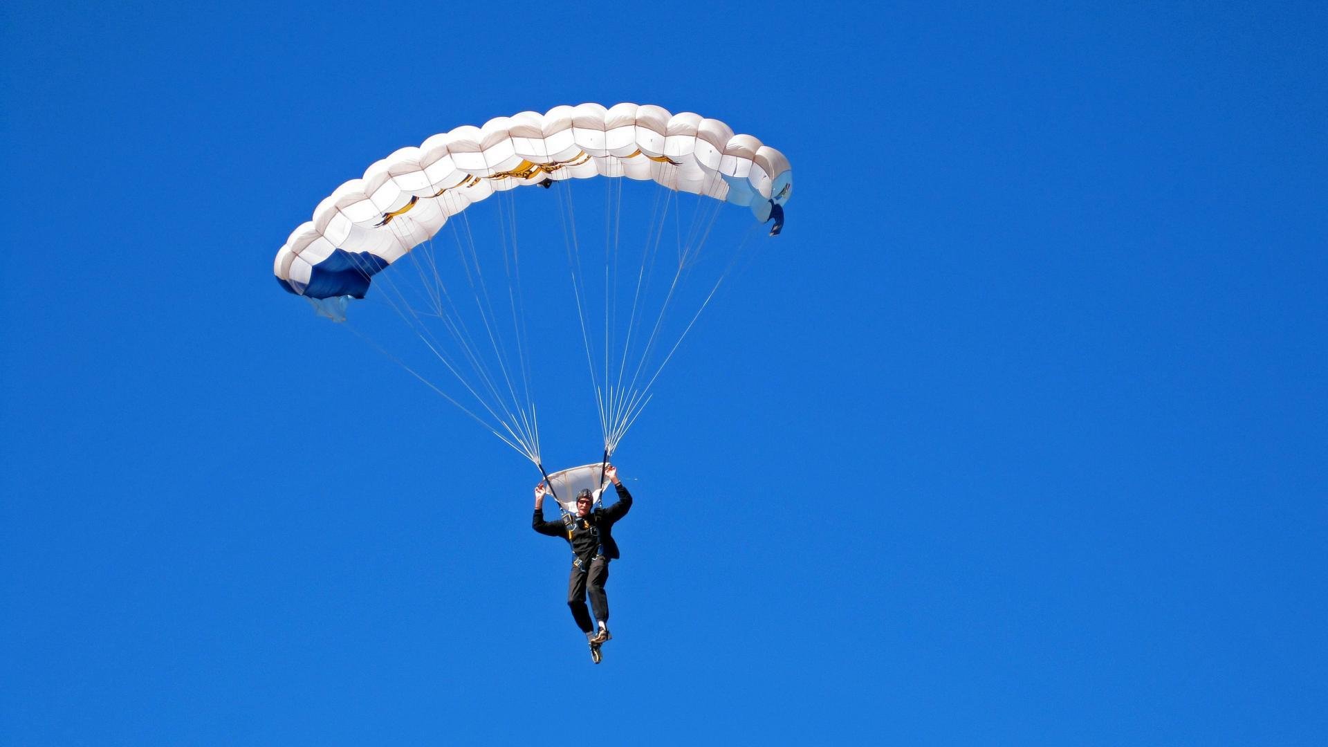 横扫背后,当米切尔扛起全队,篮网如何书写唯一性